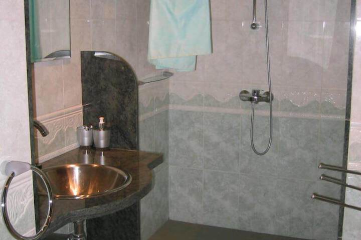 Room 19 of 28