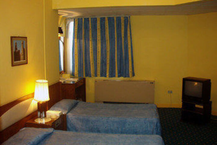 Room 10 of 16