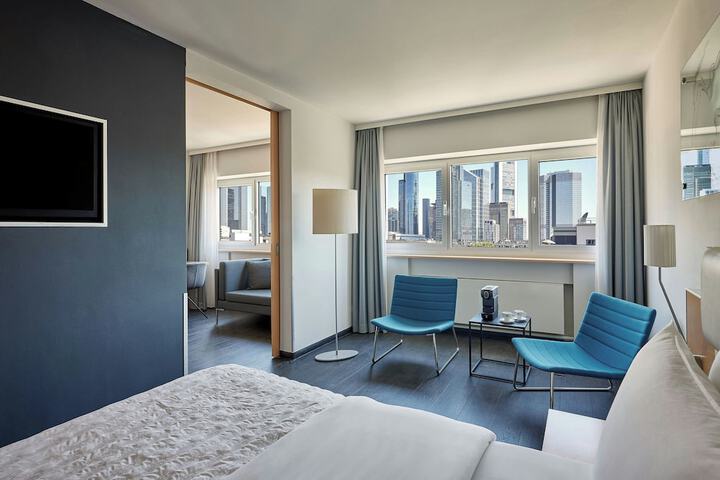 Room 7 of 108
