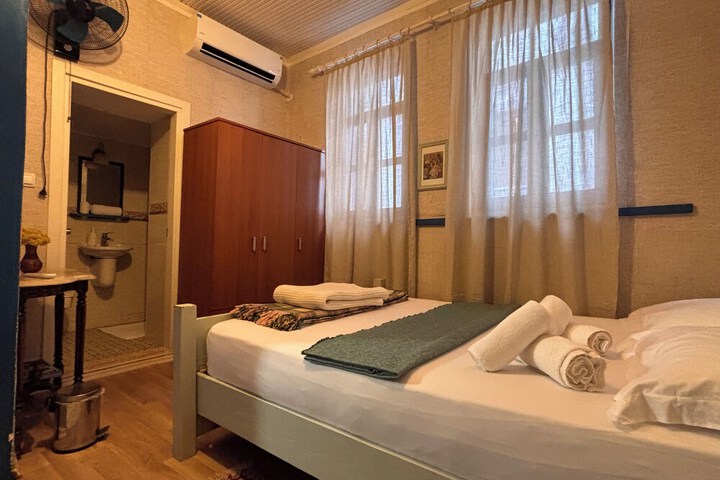 Room 15 of 73