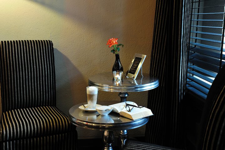 Lounge 70 of 80