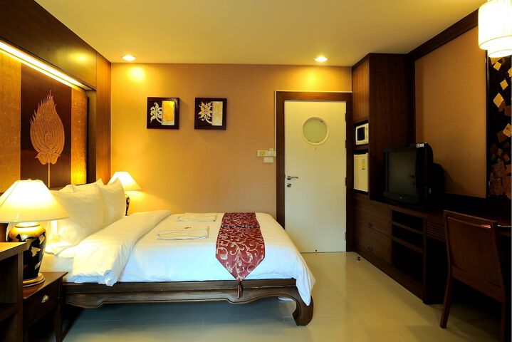 Room 30 of 106