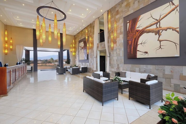 Entrance & Lobby