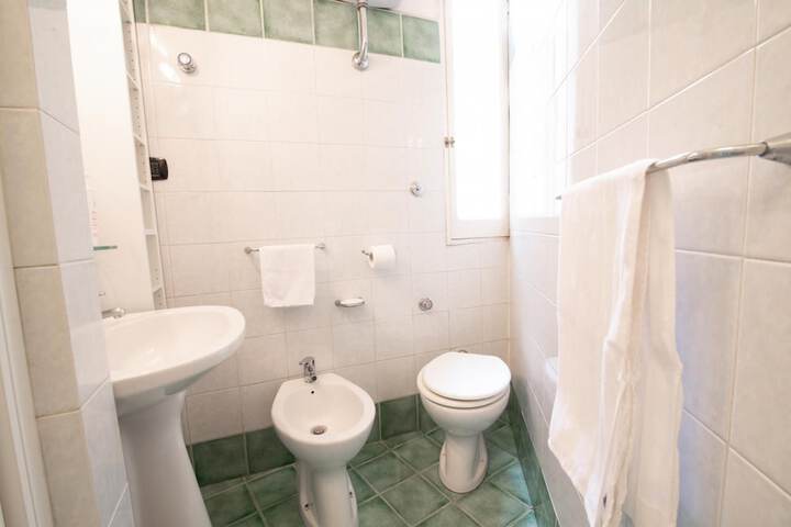 Room 10 of 20