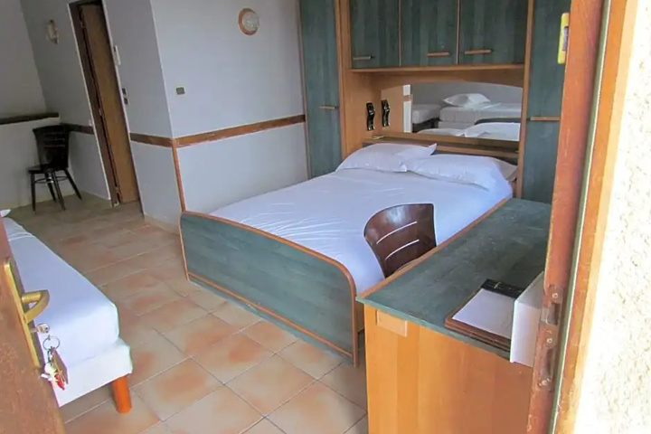 Room 2 of 19