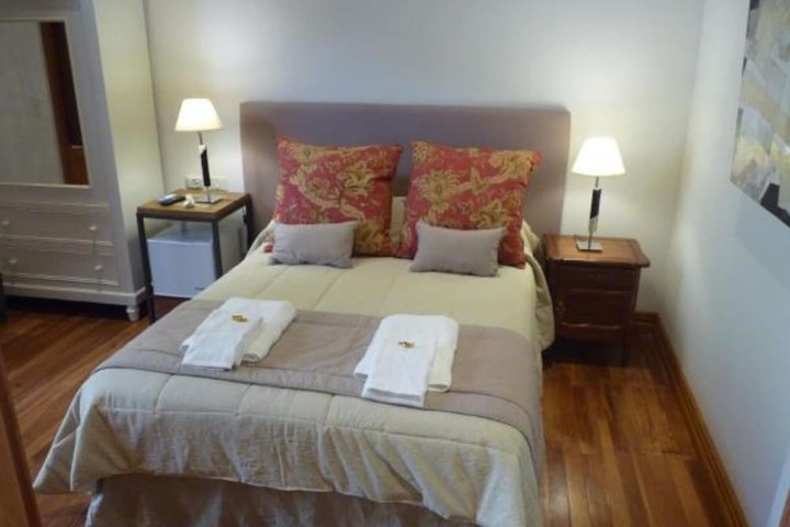 Room 4 of 33