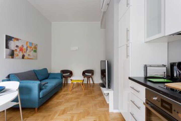 Room 5 of 11