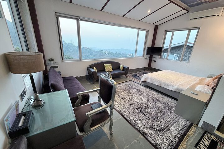Room 12 of 30