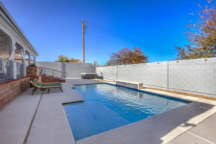 Pool 14 of 26