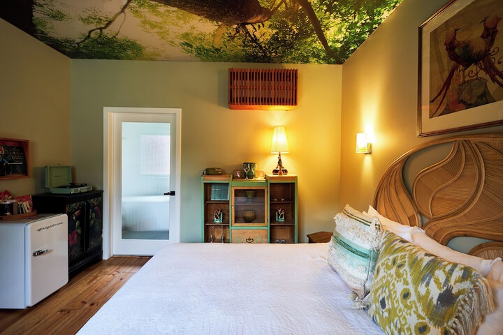 Room 28 of 63