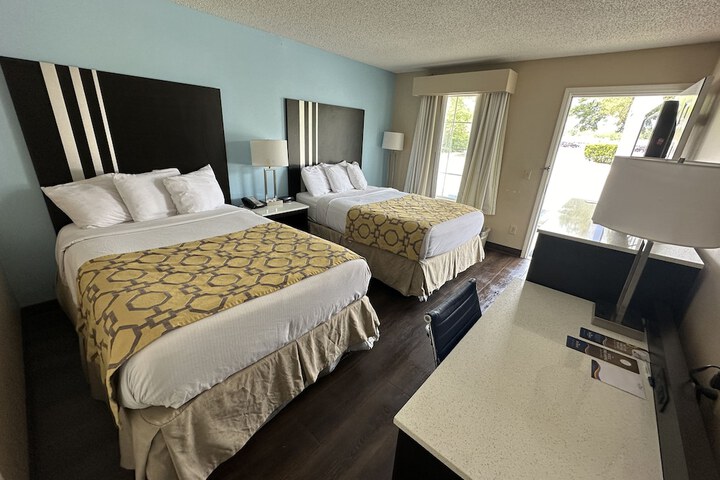 2 Double Beds (18 of 25)