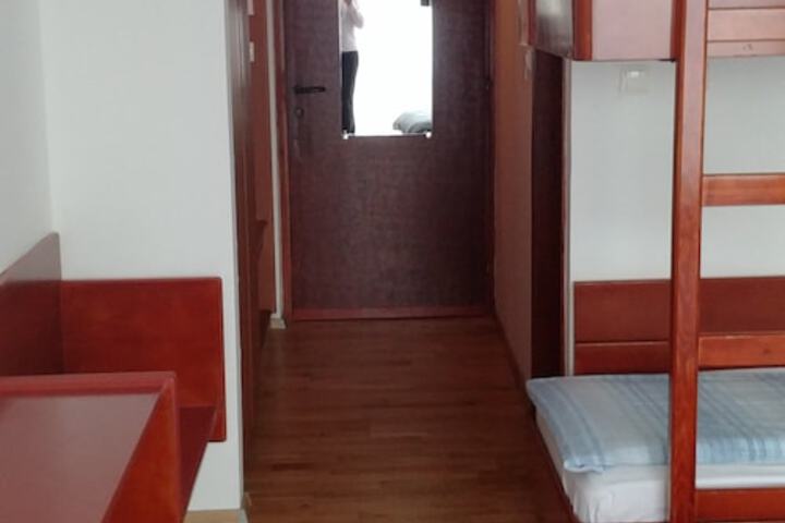 Room 16 of 52