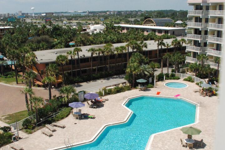 Hotel with Pool