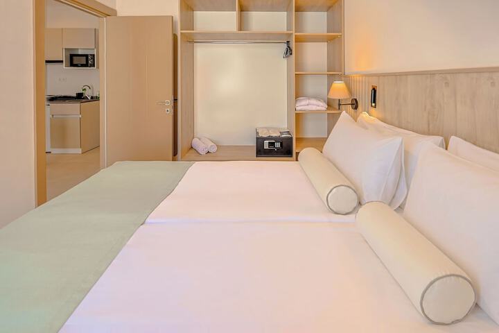 Room 47 of 185