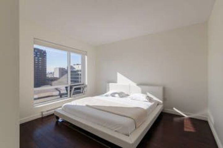 Room 9 of 23