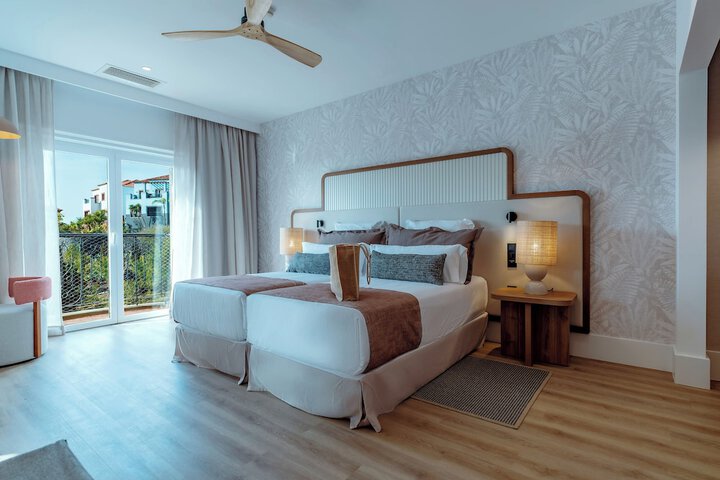 Room 43 of 180