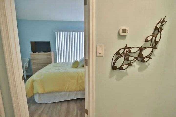 Room 3 of 20
