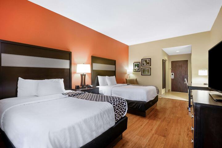 2 Queen Beds Accessible (5 of 10)