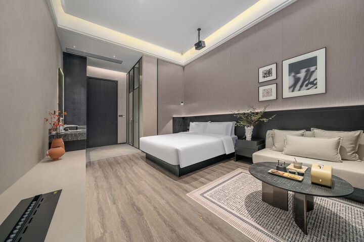 Room 32 of 64