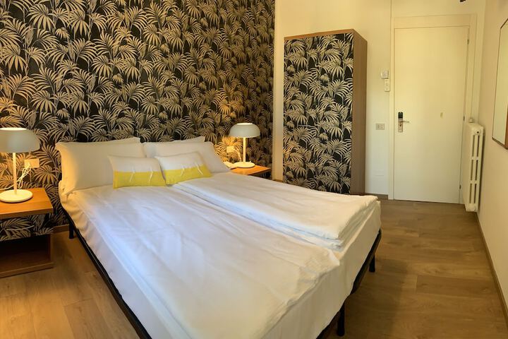 Room 9 of 61
