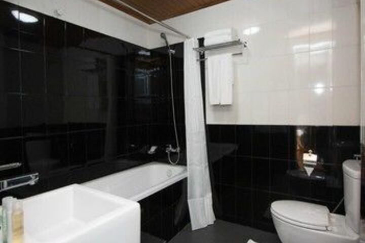 Room 4 of 26