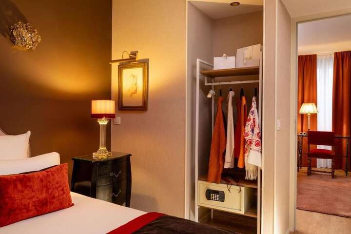 Room 21 of 48