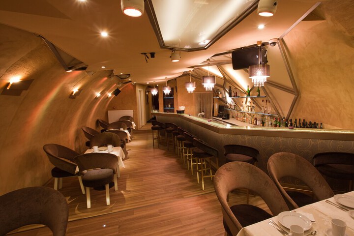 Lounge 24 of 27