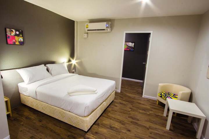 Room 4 of 20