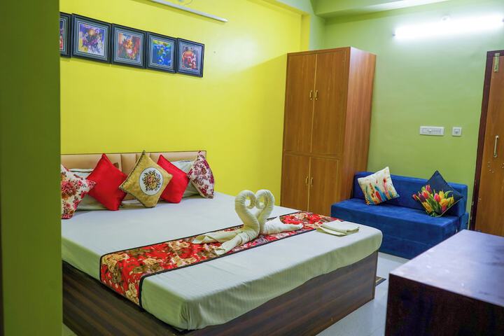 Room 10 of 16