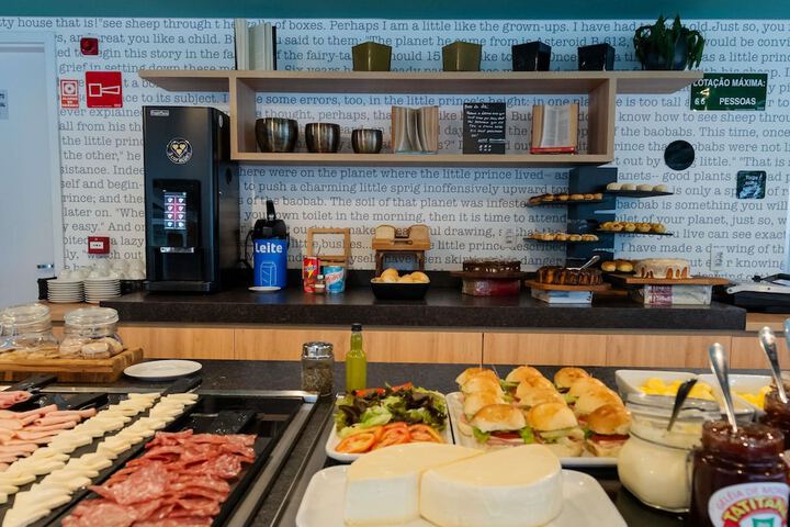 Breakfast/Coffee Service 70 of 96