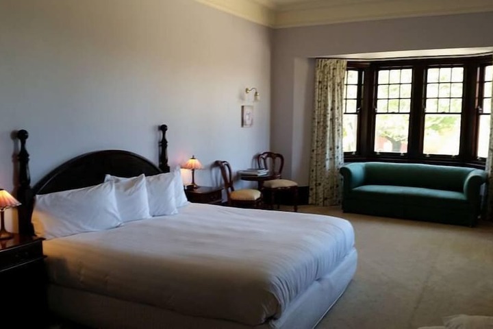 Room 10 of 33
