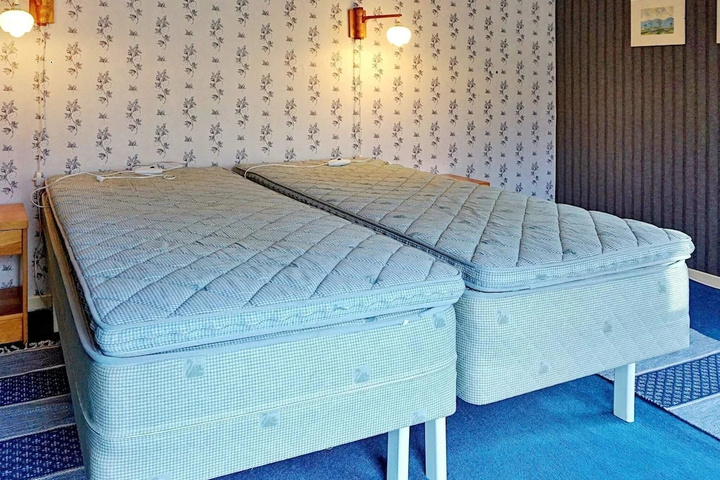 Room 4 of 13