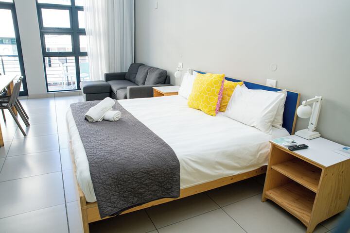 Room 93 of 148