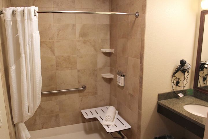 Standard 2 Queen Beds Accessible (25 of 31)