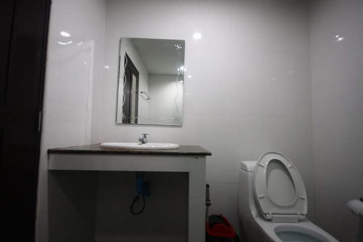 Room 7 of 16