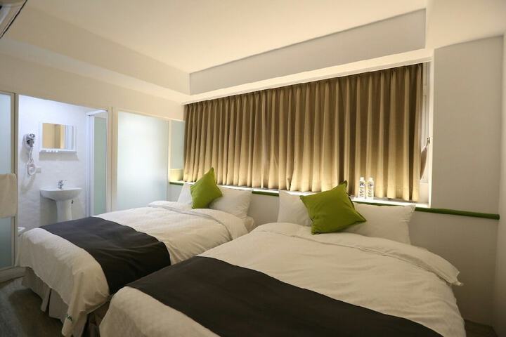 Room 7 of 48