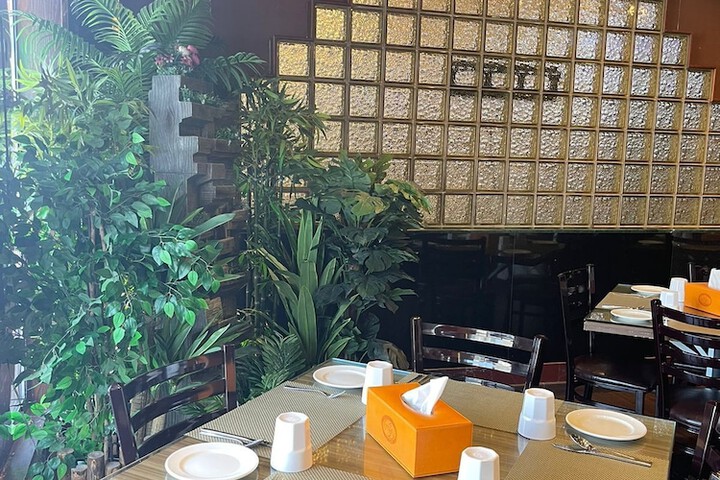 Dining 19 of 22