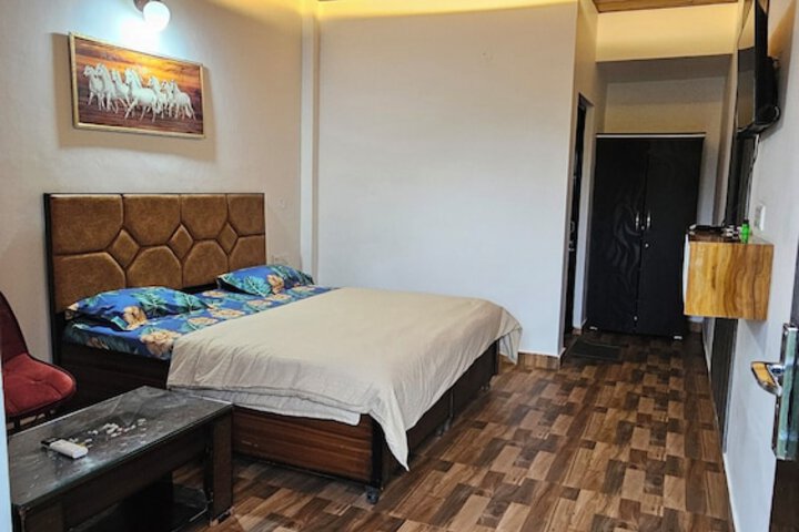 Room 10 of 40