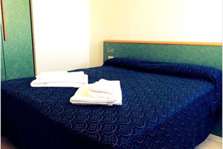 Room 6 of 19