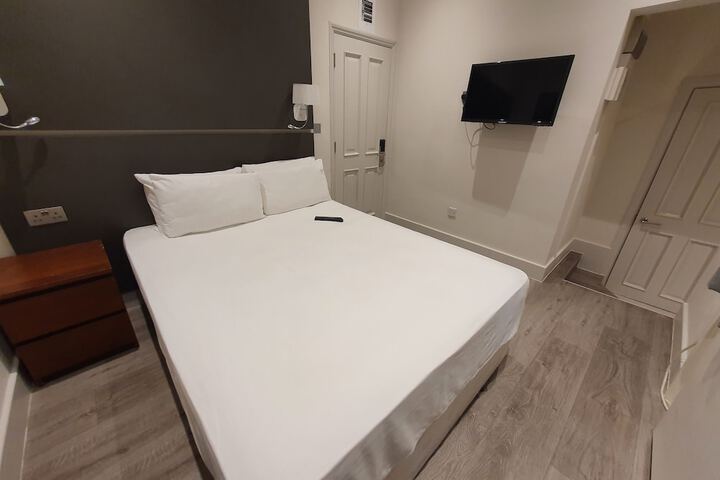 Room 43 of 80