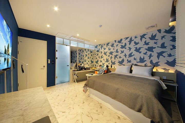 Room 6 of 44