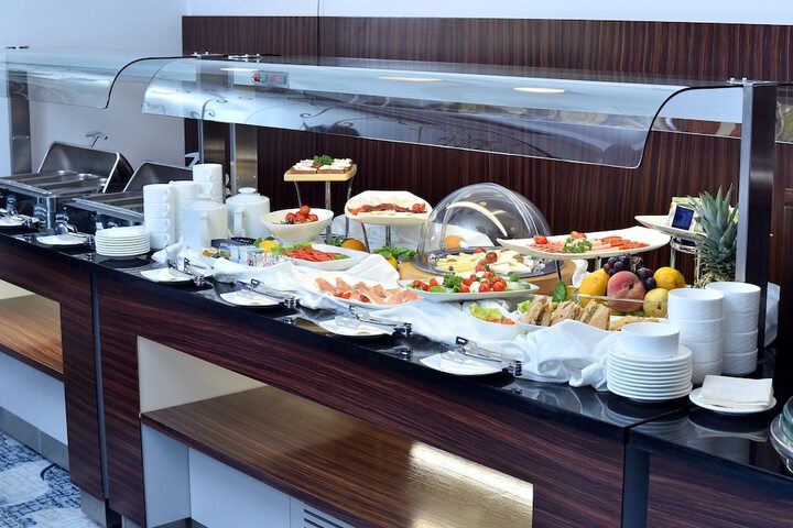 Dining 51 of 61