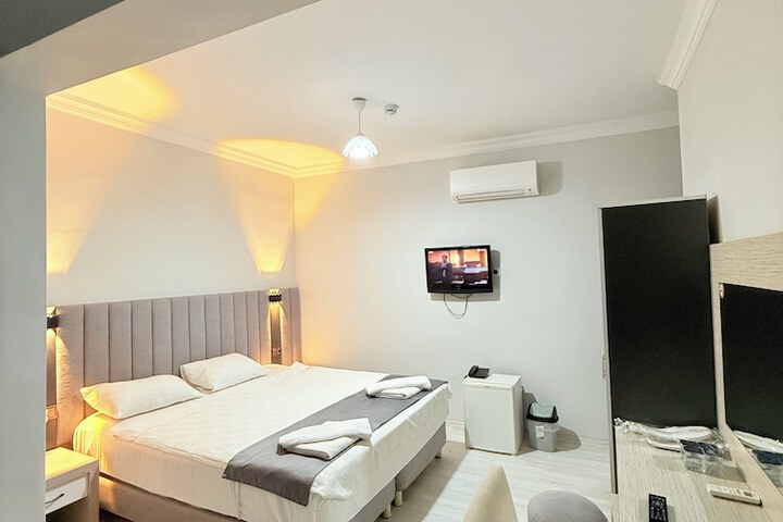 Room 3 of 16