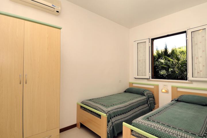 Room 5 of 19