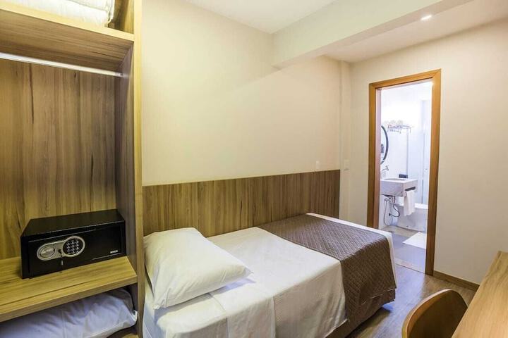 Room 6 of 34