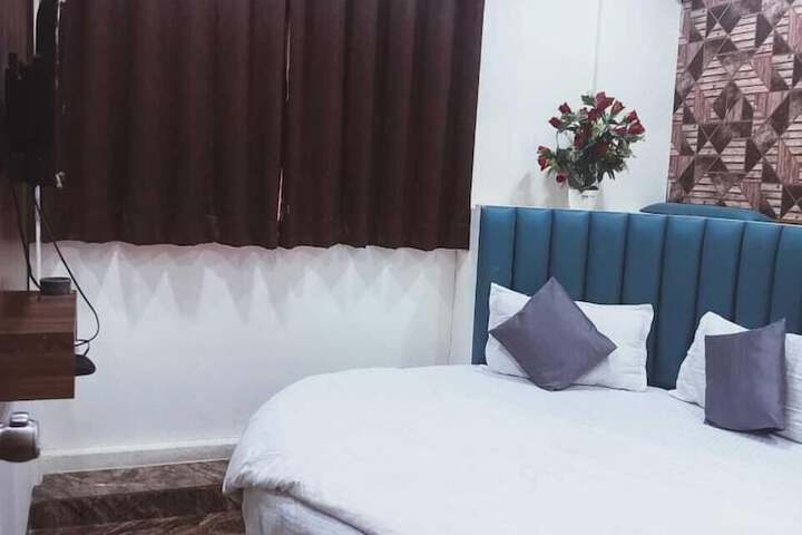 Room 13 of 24