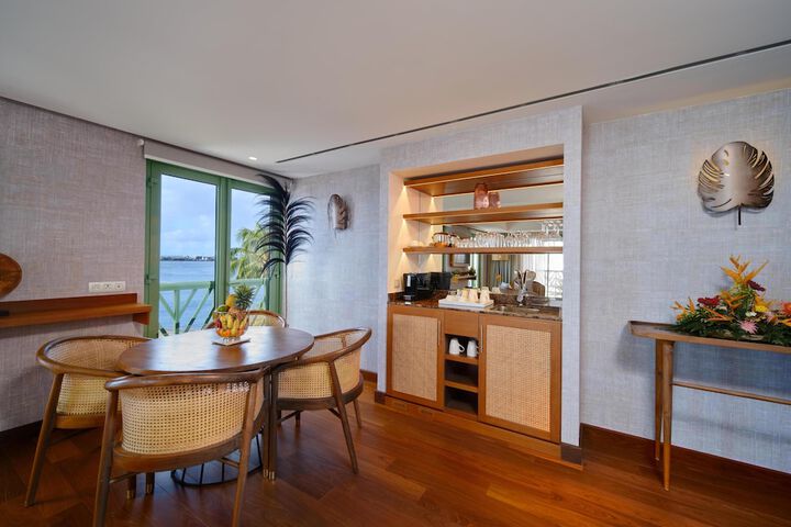 Lounge 62 of 152