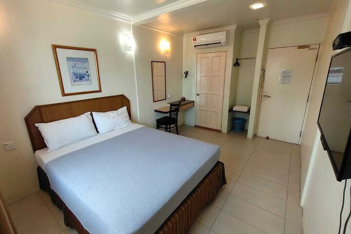 Room 8 of 32