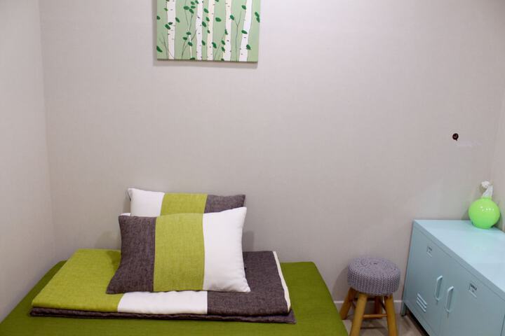 Room 26 of 82