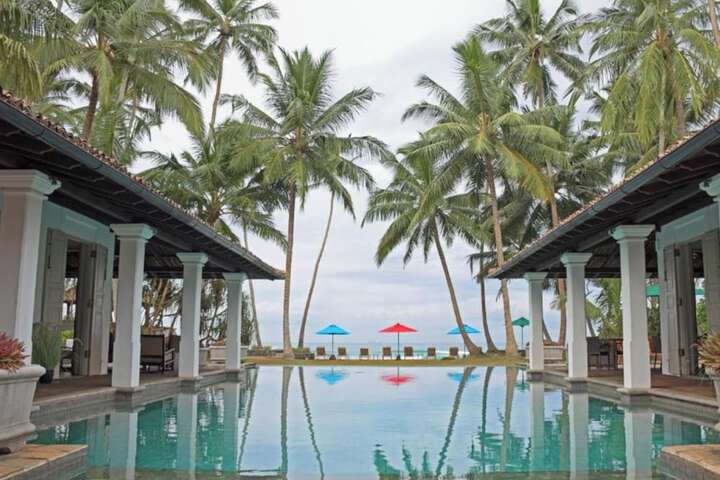 Hotel with Pool